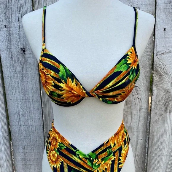 Vintage sunflower bikini - Picture 2 of 7